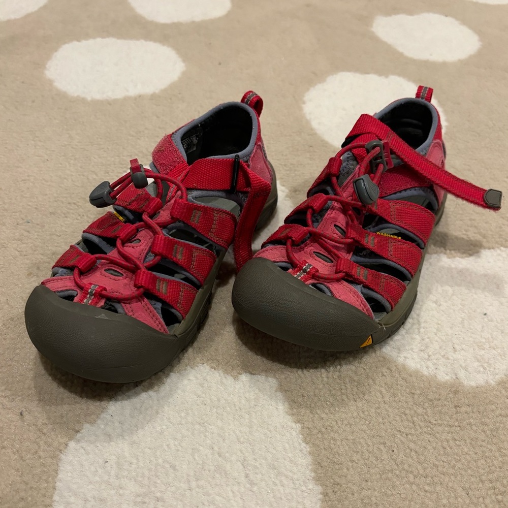 Keen girls pink hiking sandal size 1